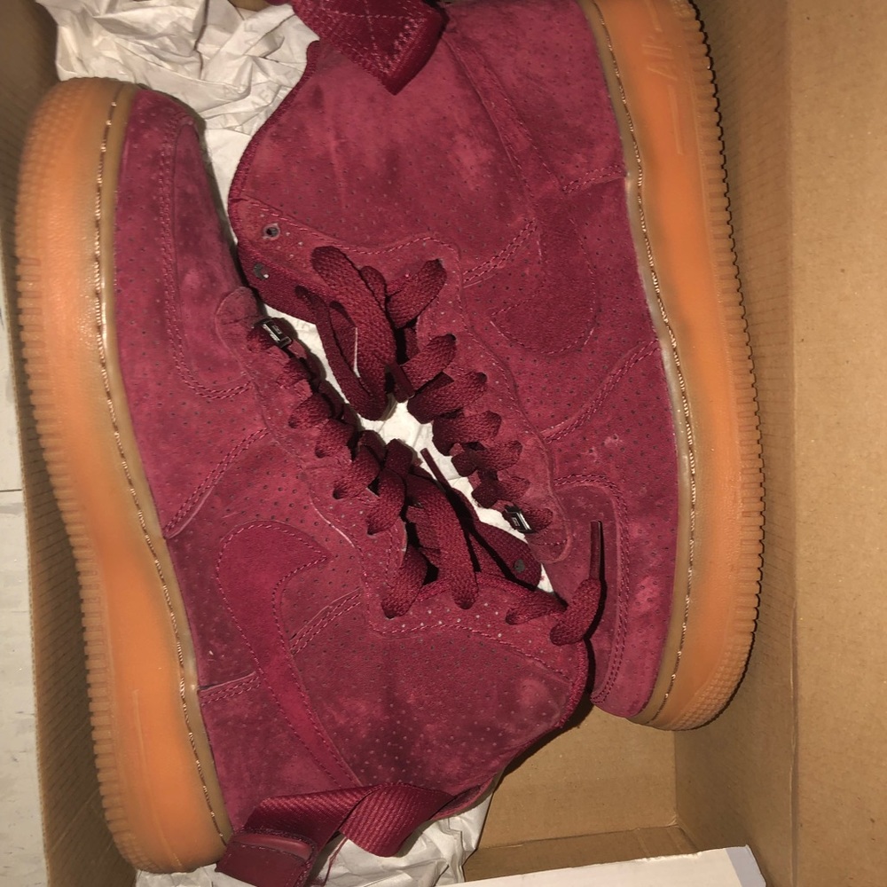 Nike burgundy UPTOWNS